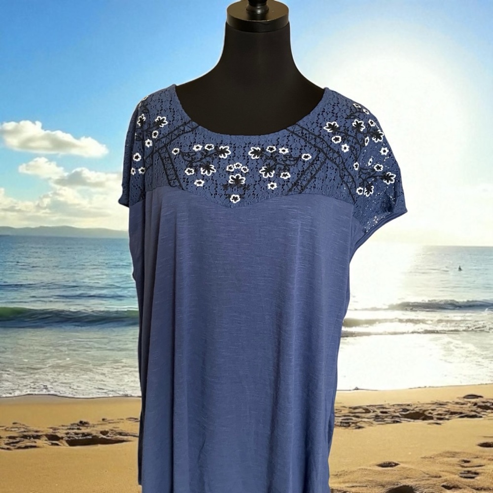 Soleillee T-shirt with Lace Decor Blue Plus Size 2X